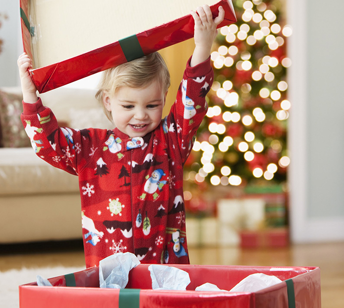 kid-happily-open-the-Christmas-gift