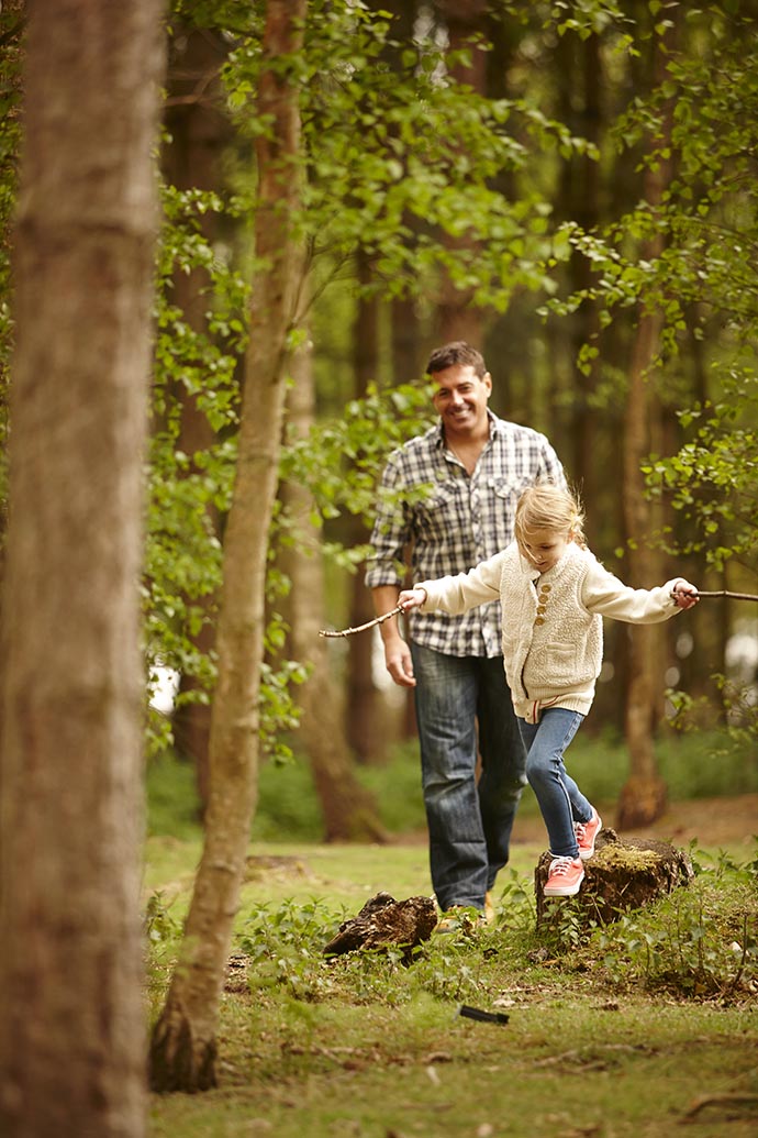 Dad-and-Daughter-Playing-in-Woods-13
