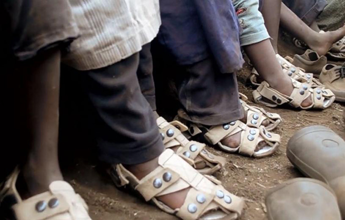 adjustable-sandal-poor-children-the-shoe-that-grows-kenton-lee-3