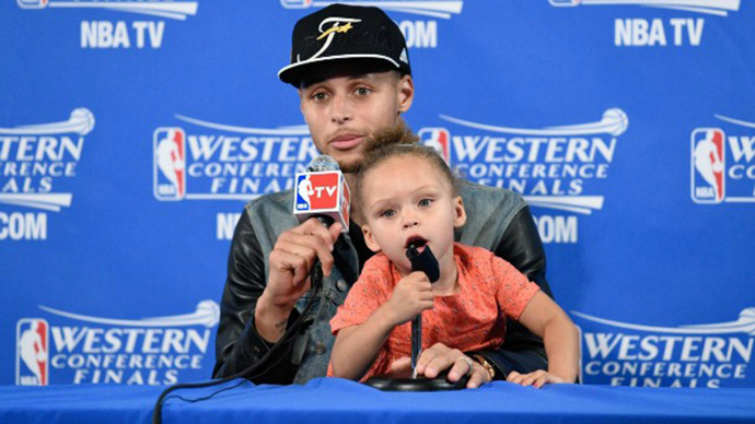 052715-25-NBA-Warriors-Stephen-Curry-and-Riley-Curry-OB-PI.vresize.1200.675.high.79