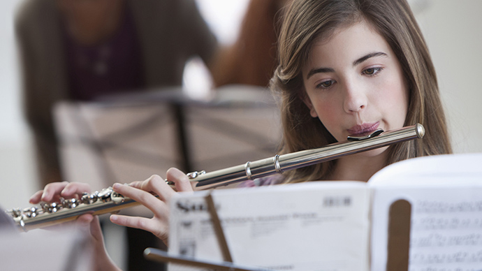 girl-learning-to-play-the-flute