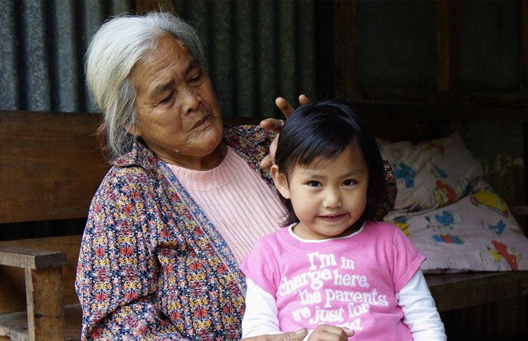 grandmother-and-child-in-the-philippines